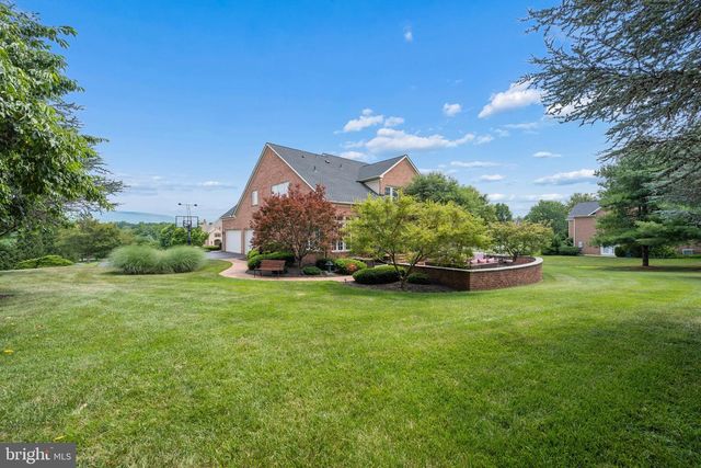 9808 PEMBROKE DR, Hagerstown, MD 21740
