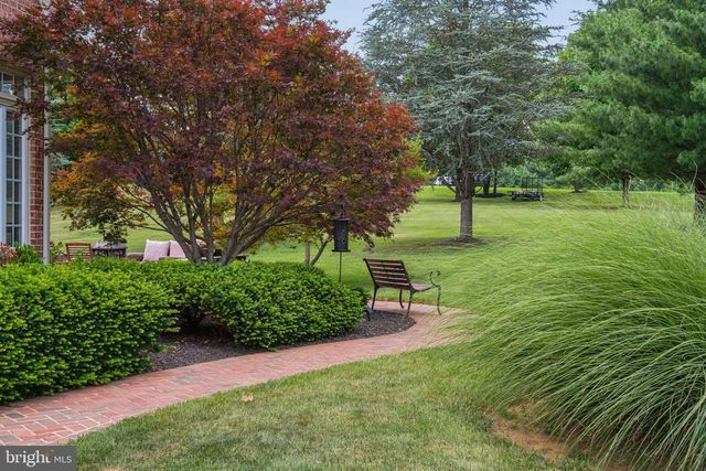 9808 PEMBROKE DR, Hagerstown, MD 21740