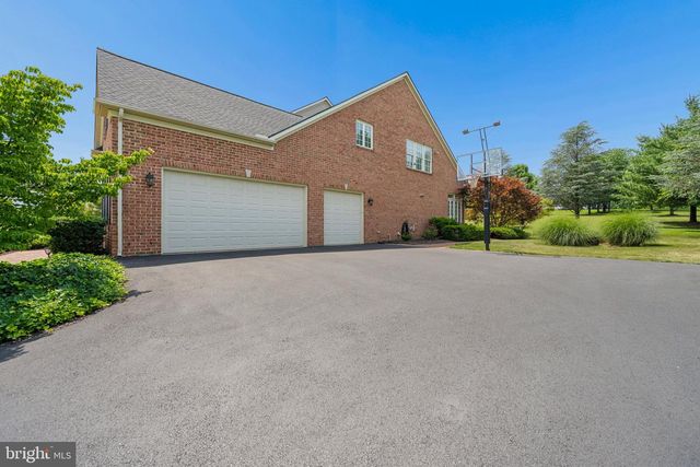 9808 PEMBROKE DR, Hagerstown, MD 21740
