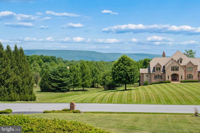 9808 PEMBROKE DR, Hagerstown, MD 21740