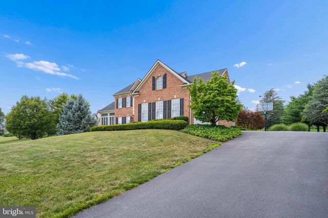 9808 PEMBROKE DR, Hagerstown, MD 21740