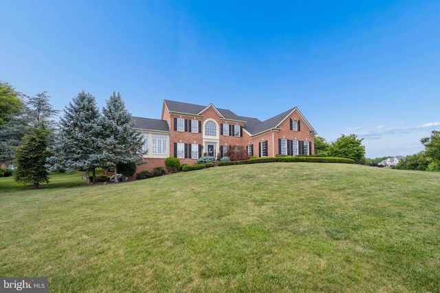 9808 PEMBROKE DR, Hagerstown, MD 21740