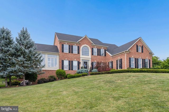 9808 PEMBROKE DR, Hagerstown, MD 21740