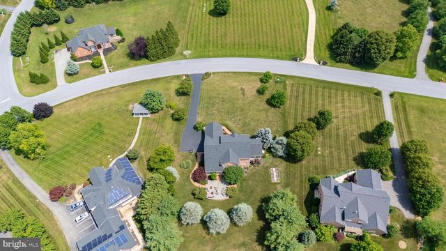 9808 PEMBROKE DR, Hagerstown, MD 21740