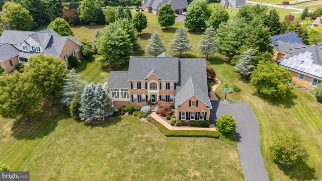 9808 PEMBROKE DR, Hagerstown, MD 21740