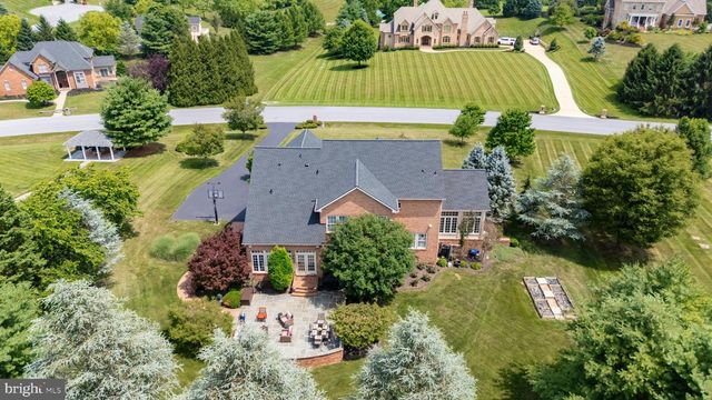 9808 PEMBROKE DR, Hagerstown, MD 21740