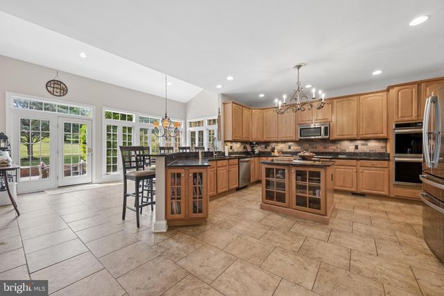 9808 PEMBROKE DR, Hagerstown, MD 21740