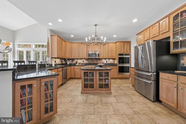 9808 PEMBROKE DR, Hagerstown, MD 21740