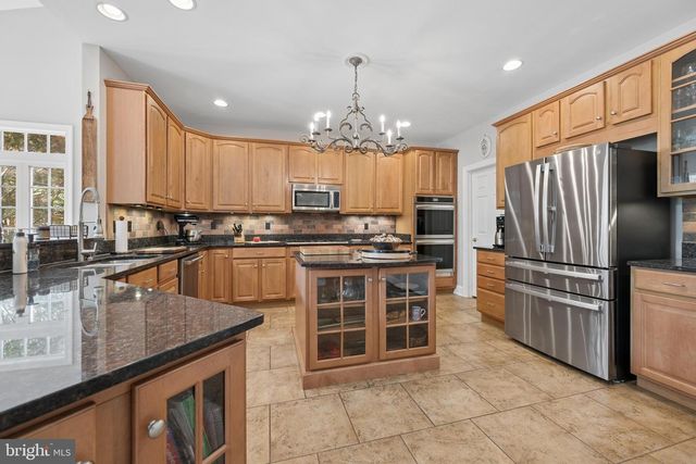 9808 PEMBROKE DR, Hagerstown, MD 21740
