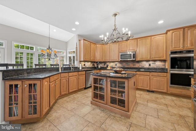 9808 PEMBROKE DR, Hagerstown, MD 21740