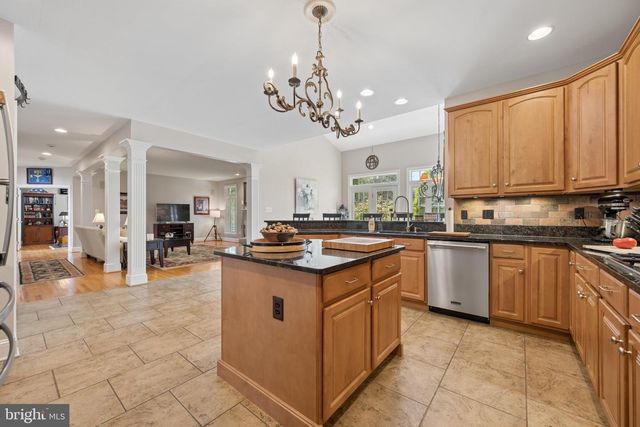 9808 PEMBROKE DR, Hagerstown, MD 21740