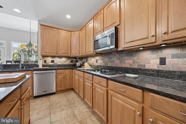 9808 PEMBROKE DR, Hagerstown, MD 21740