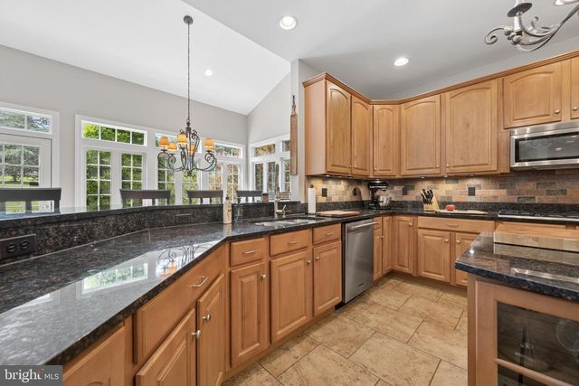 9808 PEMBROKE DR, Hagerstown, MD 21740
