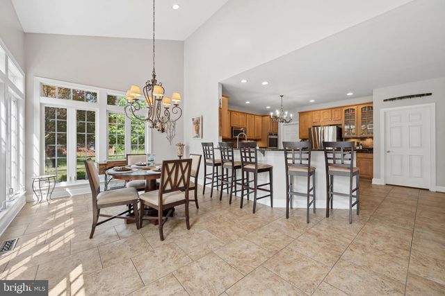 9808 PEMBROKE DR, Hagerstown, MD 21740