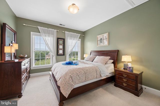 9808 PEMBROKE DR, Hagerstown, MD 21740