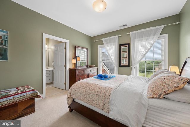 9808 PEMBROKE DR, Hagerstown, MD 21740