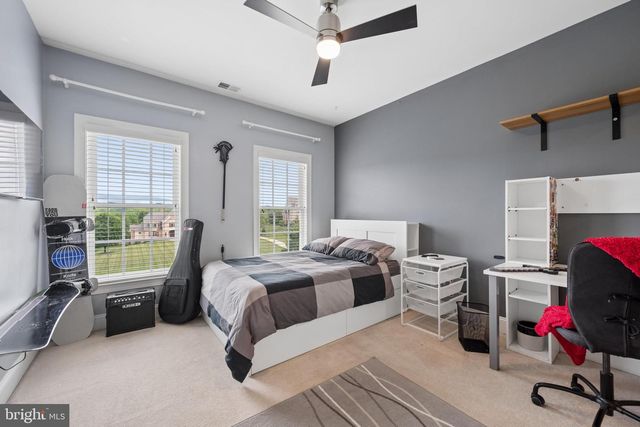 9808 PEMBROKE DR, Hagerstown, MD 21740