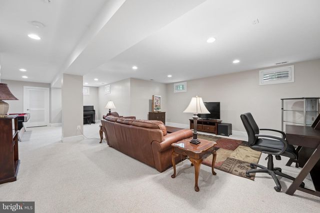 9808 PEMBROKE DR, Hagerstown, MD 21740