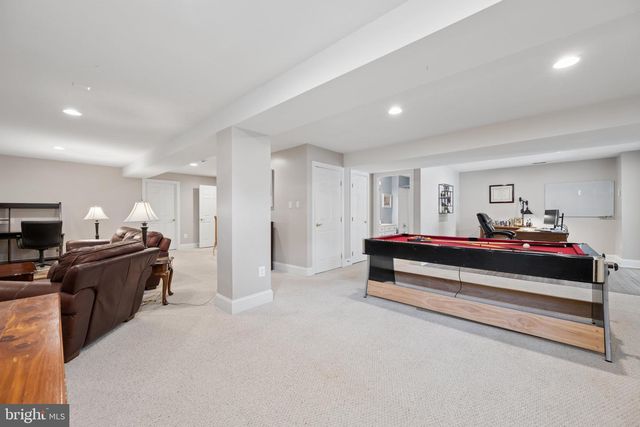 9808 PEMBROKE DR, Hagerstown, MD 21740