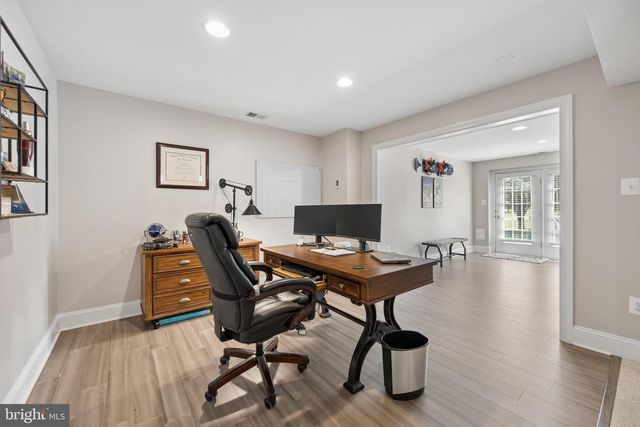 9808 PEMBROKE DR, Hagerstown, MD 21740
