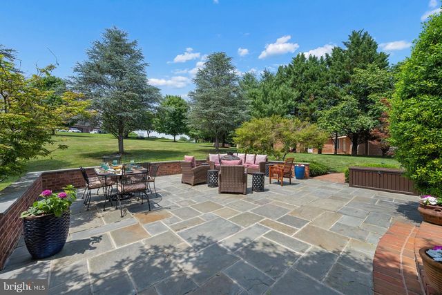 9808 PEMBROKE DR, Hagerstown, MD 21740