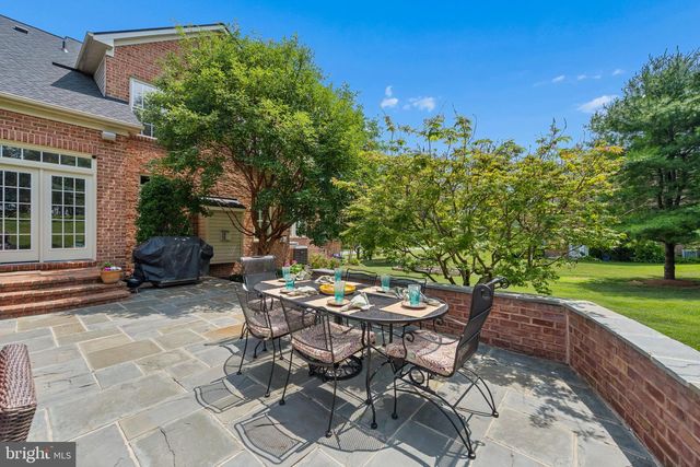 9808 PEMBROKE DR, Hagerstown, MD 21740