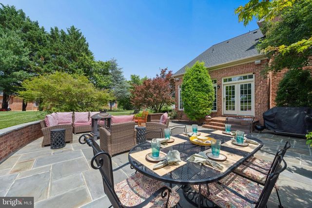 9808 PEMBROKE DR, Hagerstown, MD 21740