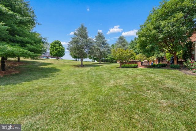 9808 PEMBROKE DR, Hagerstown, MD 21740