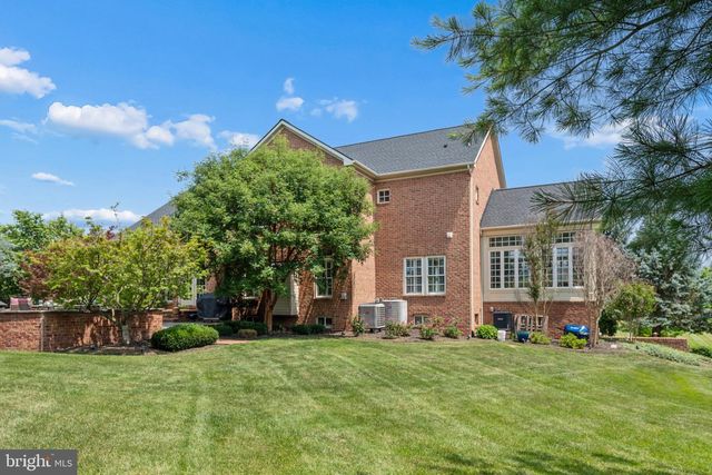 9808 PEMBROKE DR, Hagerstown, MD 21740
