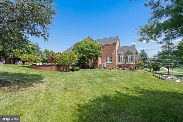 9808 PEMBROKE DR, Hagerstown, MD 21740