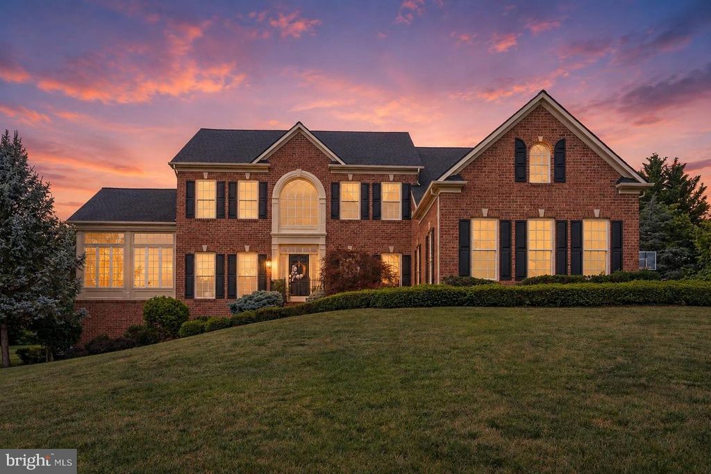 9808 PEMBROKE DR, Hagerstown, MD 21740