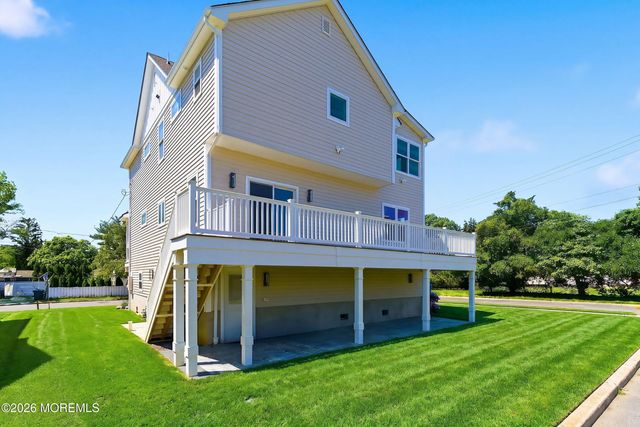 56 W Washington Avenue, Atlantic Highlands, NJ 07716