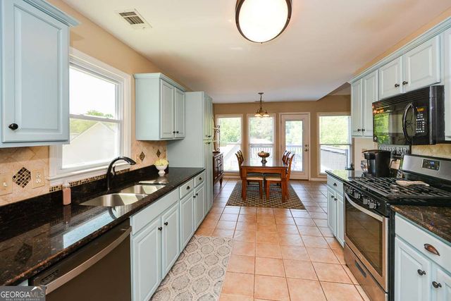 10 Arbor Hills S Road S, Talking Rock, GA 30175