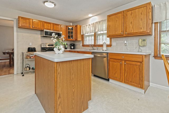 55 Kings Highway, North Haven, CT 06473