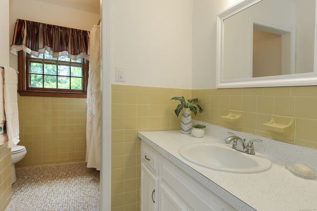 55 Kings Highway, North Haven, CT 06473