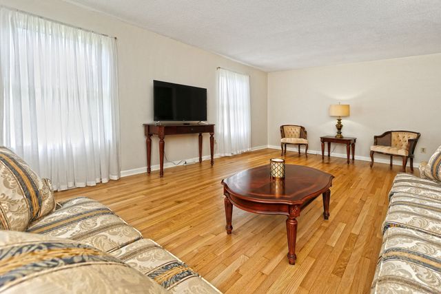 55 Kings Highway, North Haven, CT 06473