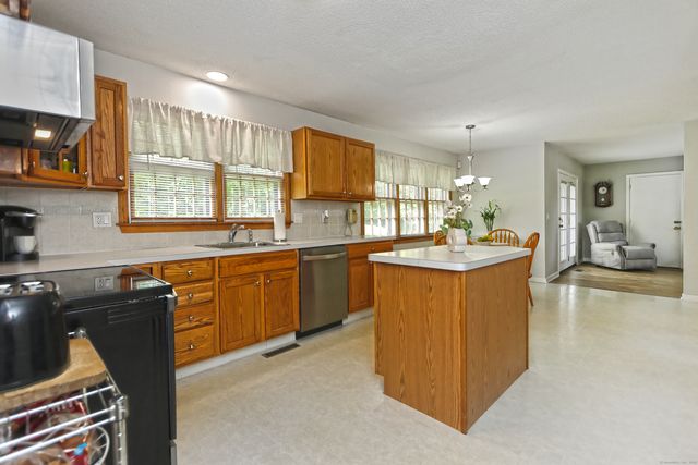 55 Kings Highway, North Haven, CT 06473