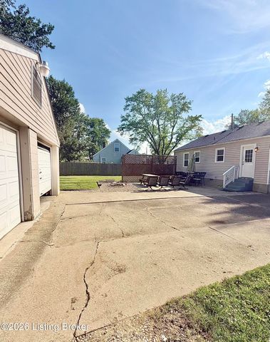 5411 Distler Ln, Louisville, KY 40258
