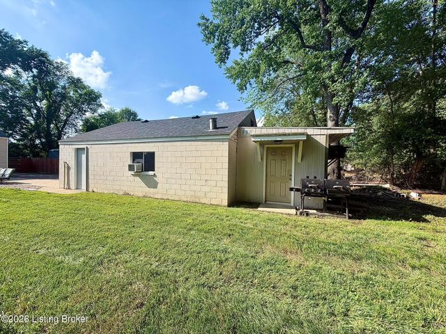 5411 Distler Ln, Louisville, KY 40258