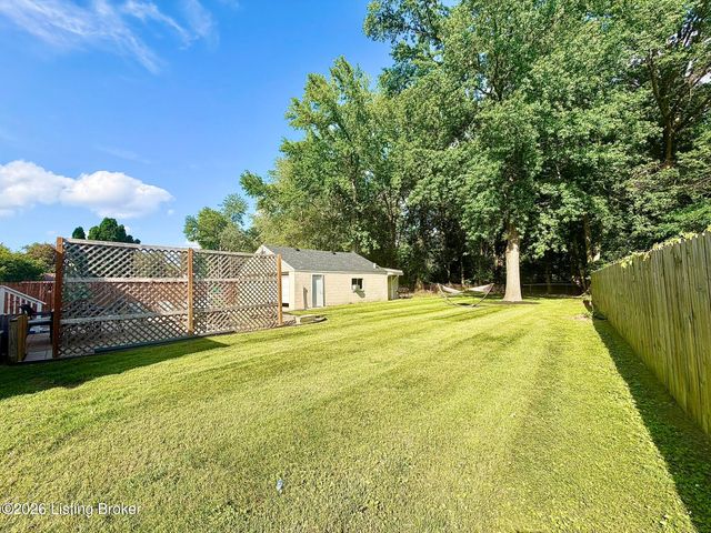 5411 Distler Ln, Louisville, KY 40258