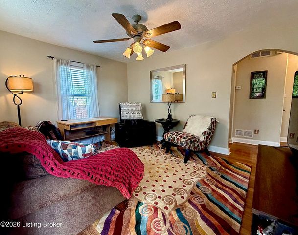5411 Distler Ln, Louisville, KY 40258