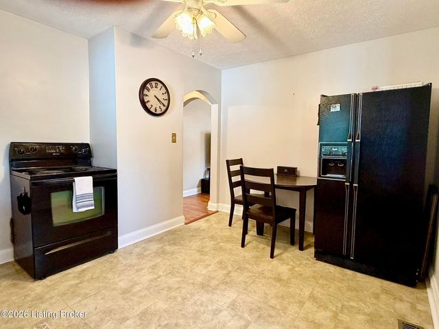 5411 Distler Ln, Louisville, KY 40258