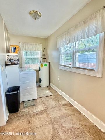 5411 Distler Ln, Louisville, KY 40258