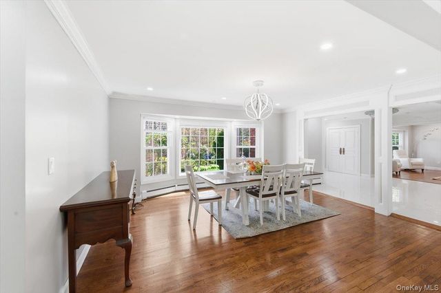 7 Stepping Stone Crescent, Dix Hills, NY 11746