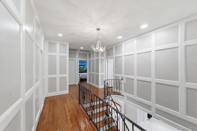 7 Stepping Stone Crescent, Dix Hills, NY 11746