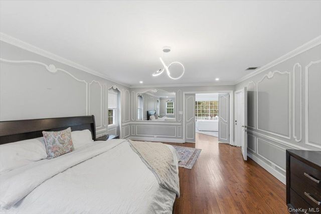 7 Stepping Stone Crescent, Dix Hills, NY 11746