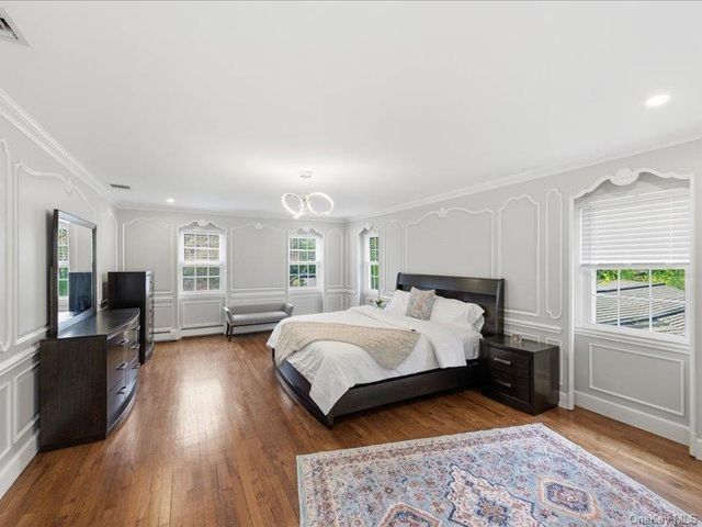 7 Stepping Stone Crescent, Dix Hills, NY 11746