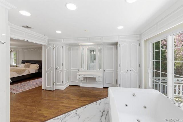 7 Stepping Stone Crescent, Dix Hills, NY 11746