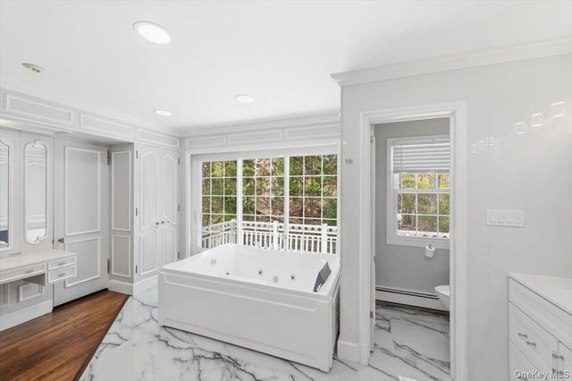 7 Stepping Stone Crescent, Dix Hills, NY 11746