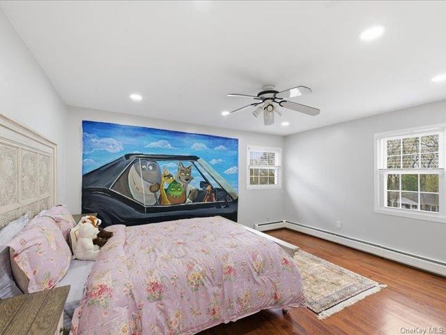 7 Stepping Stone Crescent, Dix Hills, NY 11746